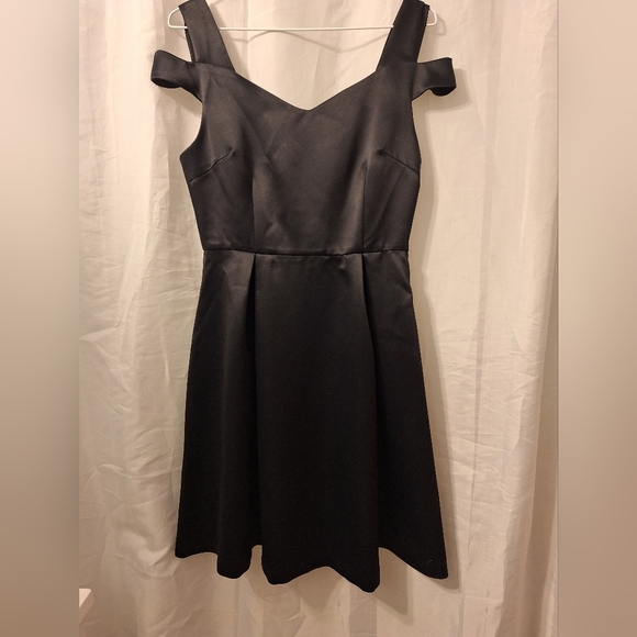 SOLD 💜 2 for 30$ Black Cocktail Dress - Picture 1 of 7